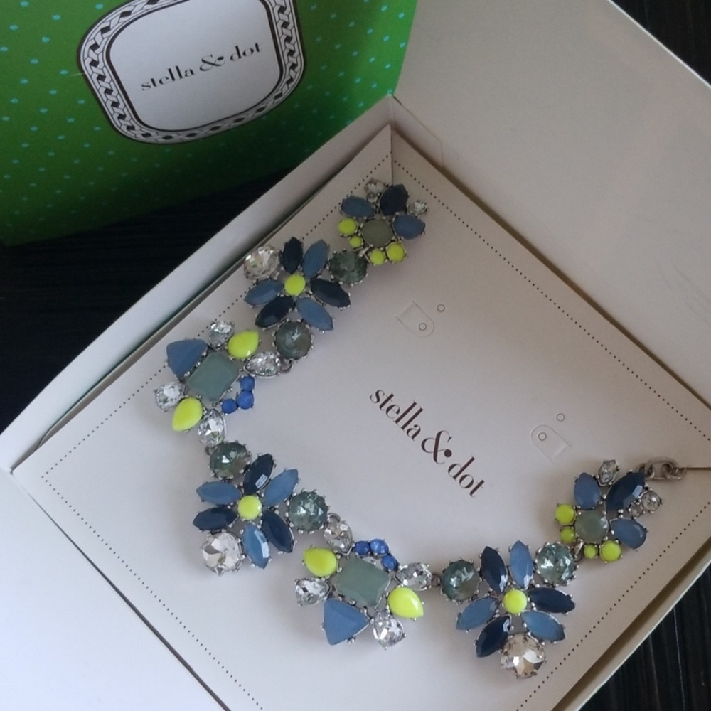 Stella & Dot Elodie necklace blue